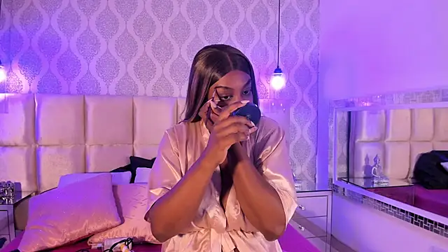 Snapshot of SUSAN-BLUE chatting on May 19, 2026, 6:36 pm SUSAN-BLUE online show from May 19, 2026, 6:36 pm