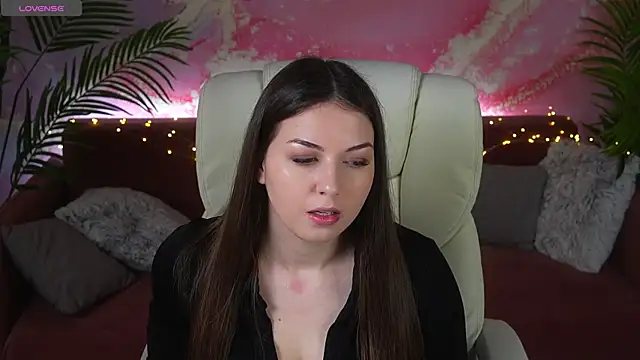 LindsyRawr online show from April 16, 2026, 8:53 pm