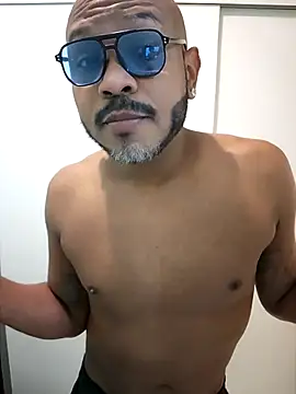 Snapshot of RickDonn chatting on April 5, 2026, 9:45 pm RickDonn online show from April 5, 2026, 9:45 pm