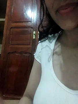 Snapshot of FatinSexy chatting on April 3, 2026, 9:57 pm FatinSexy online show from April 3, 2026, 9:57 pm