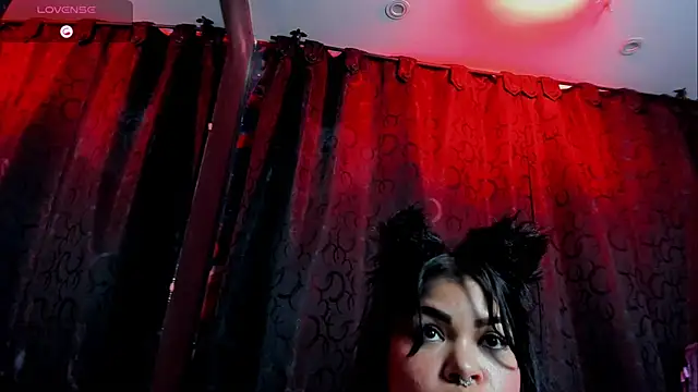 Snapshot of Annaleah_ chatting on April 21, 2026, 1:42 am Annaleah online show from April 21, 2026, 1:42 am