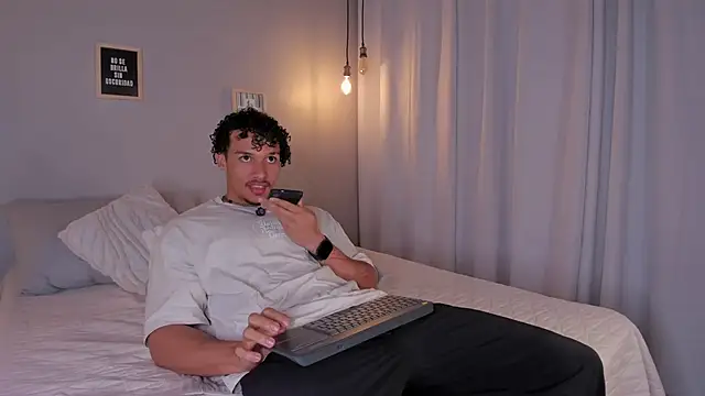 Snapshot of dominik_drake chatting on April 21, 2026, 12:22 pm dominik drake online show from April 21, 2026, 12:22 pm