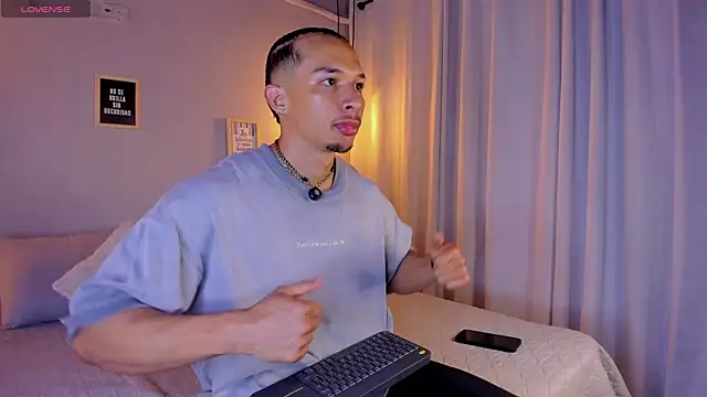 Snapshot of dominik_drake chatting on April 27, 2026, 12:47 pm dominik drake online show from April 27, 2026, 12:47 pm