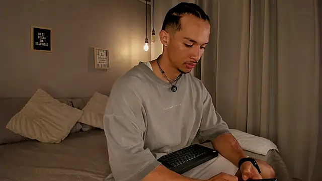 Snapshot of dominik_drake chatting on April 30, 2026, 12:55 pm dominik drake online show from April 30, 2026, 12:55 pm