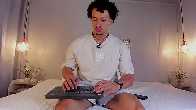 Snapshot of dominik_drake chatting on June 11, 2026, 12:25 pm dominik drake online show from June 11, 2026, 12:25 pm
