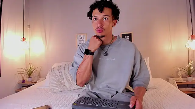 Snapshot of dominik_drake chatting on June 18, 2026, 12:20 pm dominik drake online show from June 18, 2026, 12:20 pm