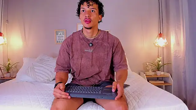 Snapshot of dominik_drake chatting on July 7, 2026, 12:20 pm dominik drake online show from July 7, 2026, 12:20 pm