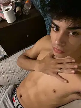 AgusTr online show from April 2, 2026, 4:10 am