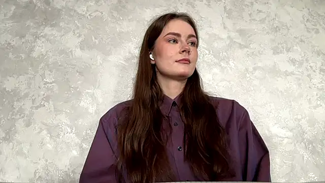 CaroylnEnz online show from March 31, 2026, 8:04 am