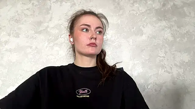 CaroylnEnz online show from April 9, 2026, 10:20 am