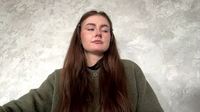 CaroylnEnz online show from April 13, 2026, 9:48 am