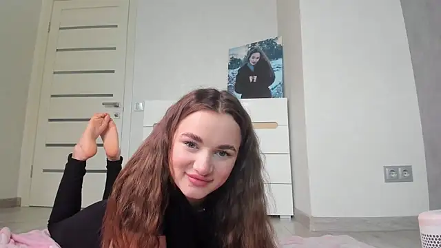 AlinaLuxxx online show from May 15, 2026, 10:33 am