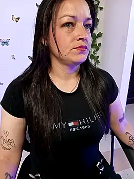 Isa bluee online show from April 9, 2026, 11:43 pm