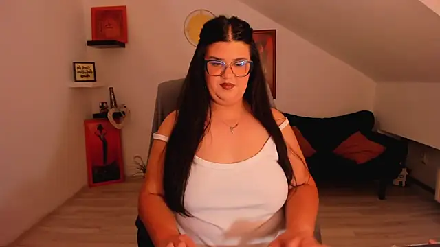 Snapshot of MariyaWill chatting on May 4, 2026, 9:00 pm MariyaWill online show from May 4, 2026, 9:00 pm