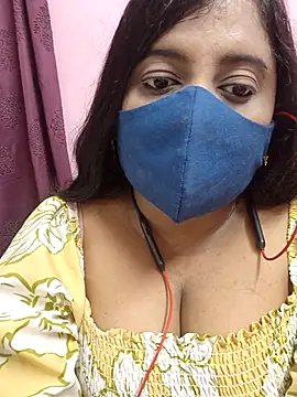 Snapshot of Tami-sonia chatting on April 12, 2026, 6:35 pm Tami-sonia online show from April 12, 2026, 6:35 pm