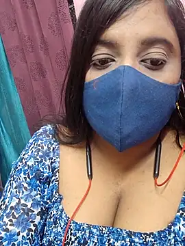 Snapshot of Tami-sonia chatting on April 15, 2026, 6:37 pm Tami-sonia online show from April 15, 2026, 6:37 pm