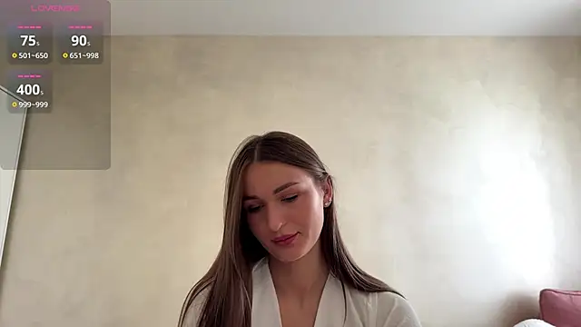 HallieHollo online show from June 27, 2026, 12:10 pm