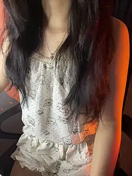 Annie nii online show from April 8, 2026, 8:09 pm