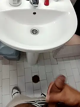 Snapshot of maicolvalejo4444 chatting on April 3, 2026, 6:28 pm maicolvalejo4444 online show from April 3, 2026, 6:28 pm