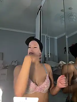 Goldenfairy online show from April 11, 2026, 2:32 pm