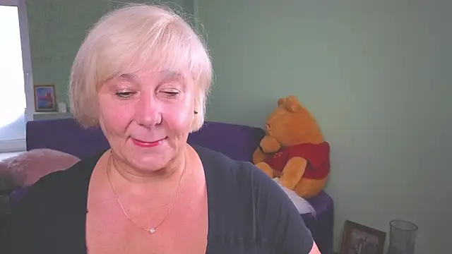 Snapshot of Milane_Milky chatting on June 17, 2026, 5:32 am Milane Milky online show from June 17, 2026, 5:32 am