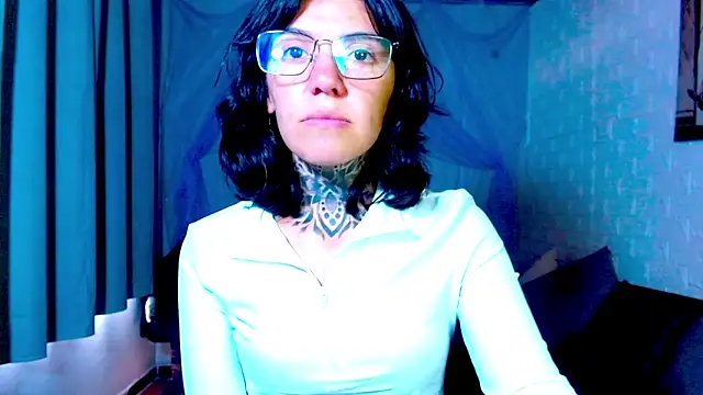 LannieGonzales online show from April 1, 2026, 6:38 pm