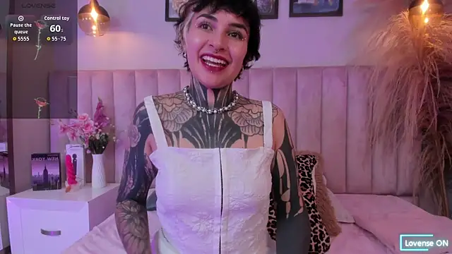 Snapshot of Luana_fiore chatting on April 7, 2026, 12:38 pm Luana fiore online show from April 7, 2026, 12:38 pm