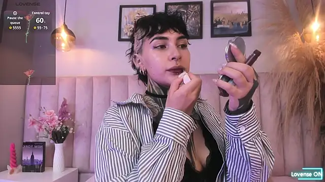 Snapshot of Luana_fiore chatting on April 10, 2026, 12:21 pm Luana fiore online show from April 10, 2026, 12:21 pm