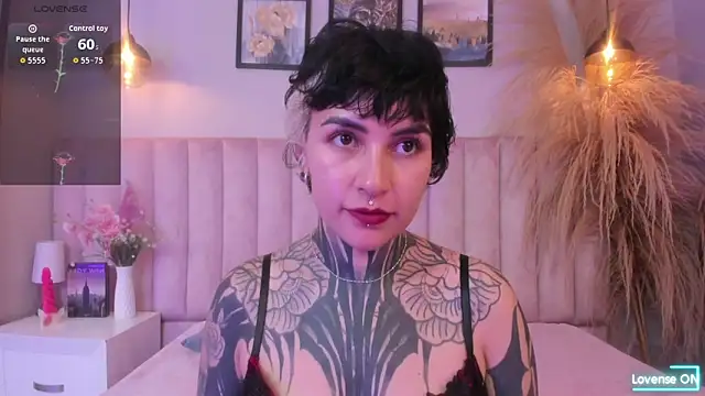 Snapshot of Luana_fiore chatting on April 13, 2026, 12:21 pm Luana fiore online show from April 13, 2026, 12:21 pm