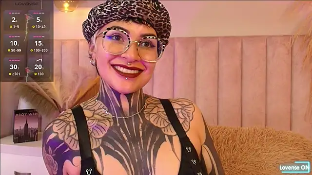 Snapshot of Luana_fiore chatting on April 19, 2026, 12:15 pm Luana fiore online show from April 19, 2026, 12:15 pm