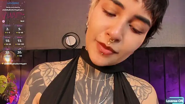 Snapshot of Luana_fiore chatting on May 10, 2026, 12:32 pm Luana fiore online show from May 10, 2026, 12:32 pm