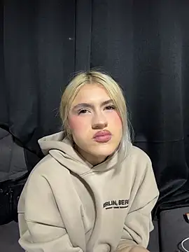 Lia fire online show from April 13, 2026, 3:01 am