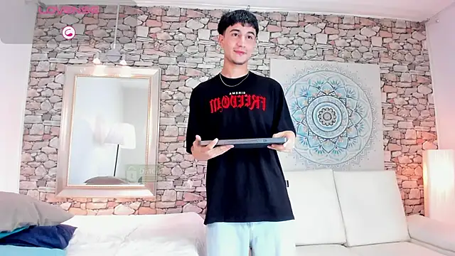 Taylor Brooks online show from May 13, 2026, 7:33 pm