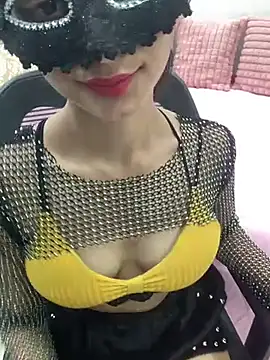 Snapshot of SUMITI_ chatting on April 3, 2026, 7:45 pm SUMITI online show from April 3, 2026, 7:45 pm