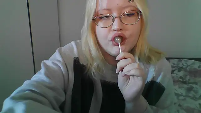Elayne Sweet online show from April 18, 2026, 8:07 am
