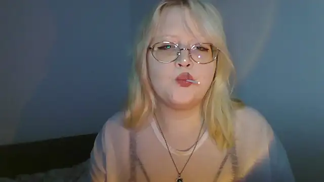 Snapshot of Elayne_Sweet chatting on June 18, 2026, 6:02 am Elayne Sweet online show from June 18, 2026, 6:02 am
