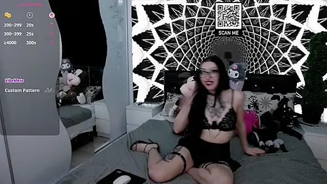 Lilithcaine online show from April 18, 2026, 9:37 pm