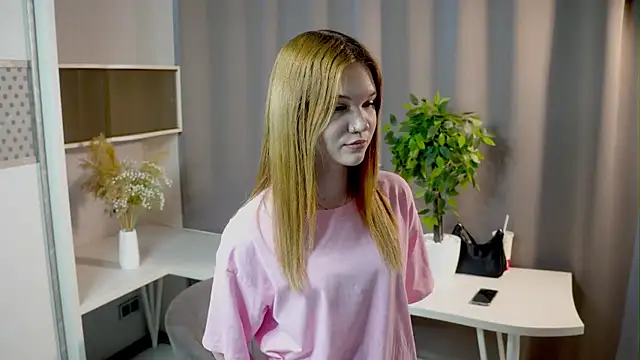 Snapshot of DawnByard chatting on April 3, 2026, 8:45 am DawnByard online show from April 3, 2026, 8:45 am