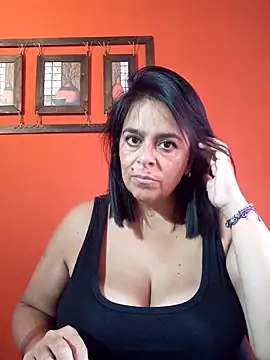 Snapshot of lucianamorocha chatting on April 8, 2026, 2:06 pm lucianamorocha online show from April 8, 2026, 2:06 pm