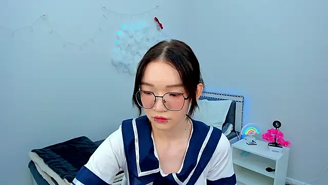 Snapshot of syuri_sun chatting on June 3, 2026, 1:36 pm syuri sun online show from June 3, 2026, 1:36 pm