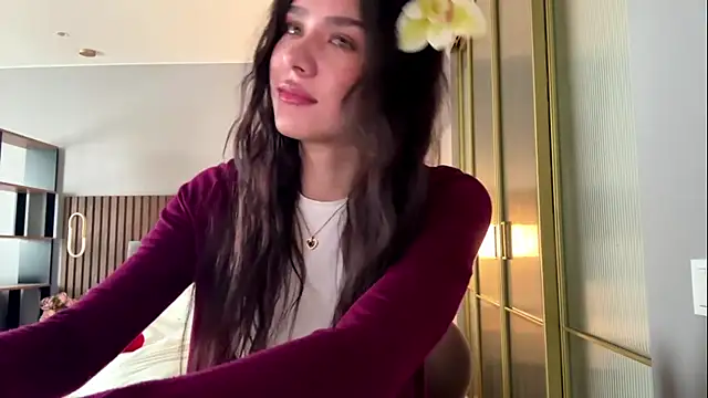 MinnaWatwood online show from April 13, 2026, 6:08 am