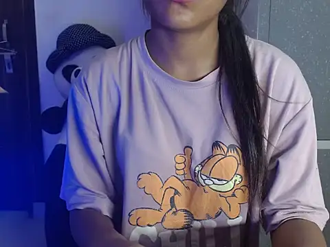 Nora81 online show from April 18, 2026, 4:22 pm