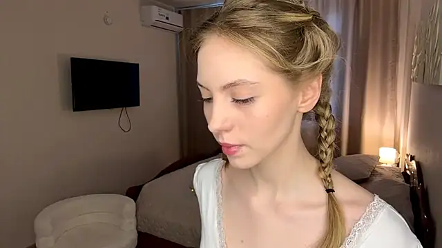 Snapshot of SofiaVelour chatting on April 4, 2026, 6:33 am SofiaVelour online show from April 4, 2026, 6:33 am