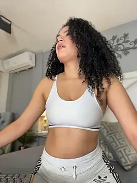 Snapshot of LuxyLux_ chatting on May 14, 2026, 6:26 pm LuxyLux online show from May 14, 2026, 6:26 pm
