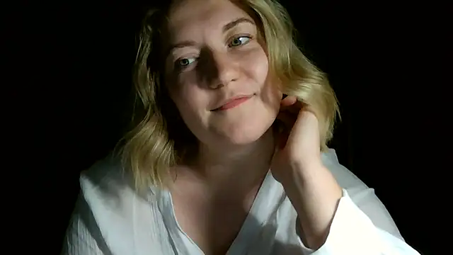 TinaKittyX online show from May 8, 2026, 8:25 pm