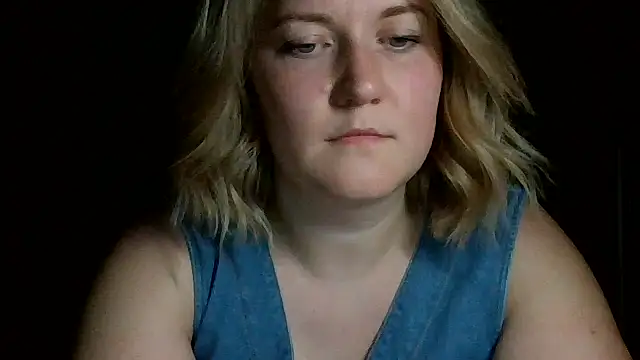 TinaKittyX online show from May 9, 2026, 9:42 pm