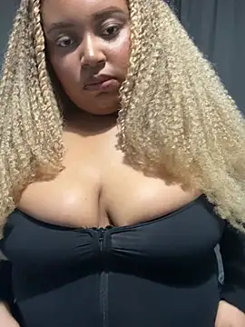 zahiraax online show from April 3, 2026, 8:07 pm