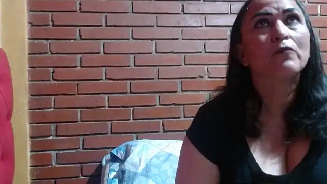 kristalmarelyn online show from July 6, 2026, 6:10 am