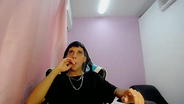 Yei lee  online show from April 30, 2026, 3:35 am