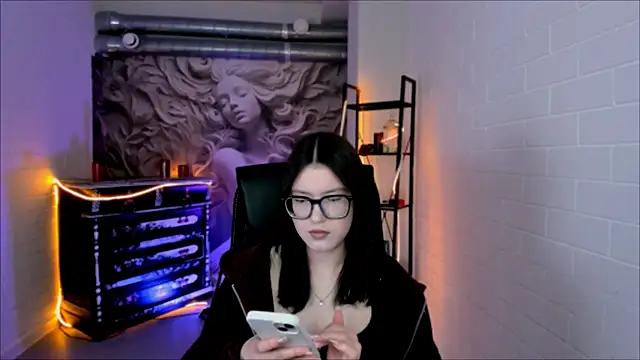 Snapshot of JennyGibson chatting on April 8, 2026, 5:07 am JennyGibson online show from April 8, 2026, 5:07 am